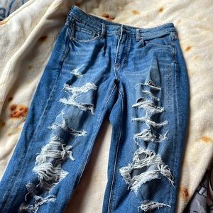American Eagle Mom jeans- never worn